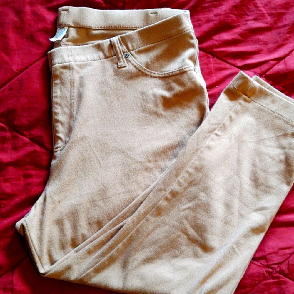 2x beige stretchy fitted capri